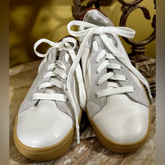 EUC Vince Camuto “Milzy” White Leather Sneakers w/Suede and Brown Accents Sz 7.5 - Picture 3 of 10